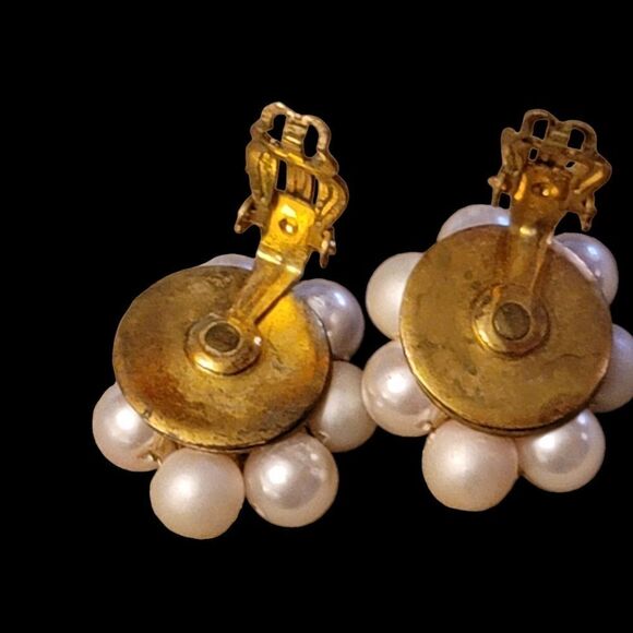 💍Faux Pearl Center Stone Clip Earrings - Picture 4 of 6